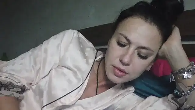 JulianaGold1 online show from 01-31-25, 05:42