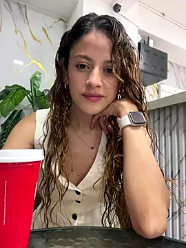 Snapshot of alana15 chatting on 10-13-25, 09:37 alana15 online show from 10-13-25, 09:37