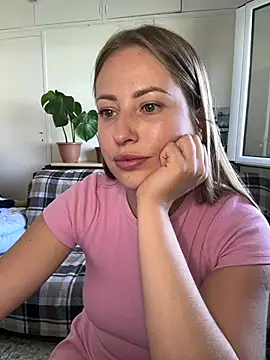Snapshot of AlisaWhite chatting on 07-03-26, 02:01 AlisaWhite online show from 07-03-26, 02:01