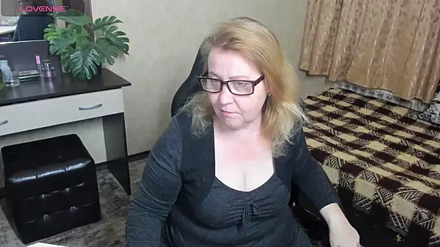 Frau Marta online show from 12-14-24, 01:27