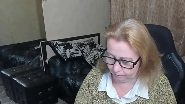 Frau Marta online show from 11-21-25, 03:00