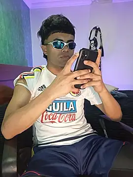 Snapshot of pinedasex777 chatting on 11-16-25, 01:11 pinedasex777 online show from 11-16-25, 01:11