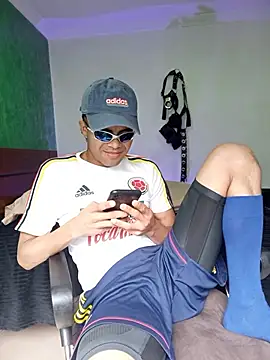 Snapshot of pinedasex777 chatting on 11-16-25, 02:33 pinedasex777 online show from 11-16-25, 02:33