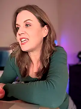 Snapshot of MaiseKnox chatting on 09-27-25, 11:10 MaiseKnox online show from 09-27-25, 11:10