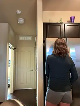 Snapshot of MaiseKnox chatting on 10-23-25, 10:41 MaiseKnox online show from 10-23-25, 10:41