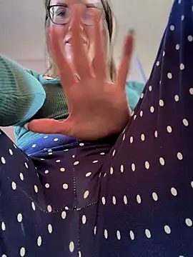 Snapshot of MaiseKnox chatting on 10-24-25, 10:50 MaiseKnox online show from 10-24-25, 10:50