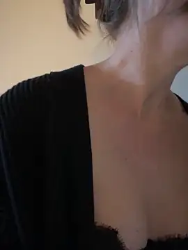 Snapshot of MaiseKnox chatting on 11-04-25, 10:09 MaiseKnox online show from 11-04-25, 10:09