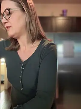 Snapshot of MaiseKnox chatting on 11-11-25, 09:59 MaiseKnox online show from 11-11-25, 09:59