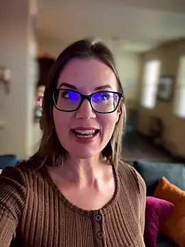 Snapshot of MaiseKnox chatting on 11-14-25, 09:57 MaiseKnox online show from 11-14-25, 09:57