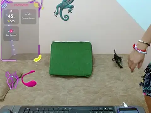 miss tinnymafe online show from 11-18-25, 10:20