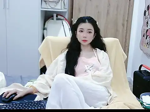 Snapshot of Cute_Ruby01 chatting on 07-08-26, 11:48 Cute Ruby01 online show from 07-08-26, 11:48