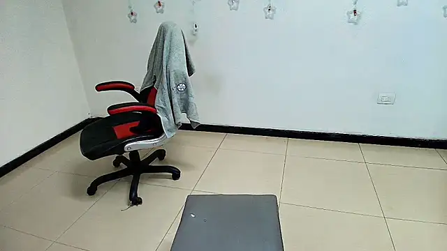 Snapshot of lili_phill chatting on 12-28-24, 05:23 lili phill online show from 12-28-24, 05:23