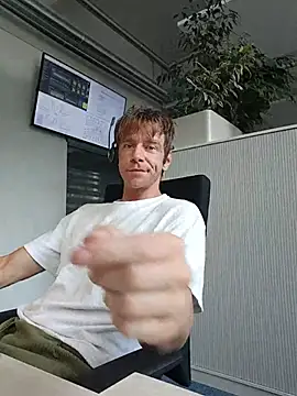 Snapshot of fit_ass_2021 chatting on 06-18-26, 04:33 fit ass 2021 online show from 06-18-26, 04:33