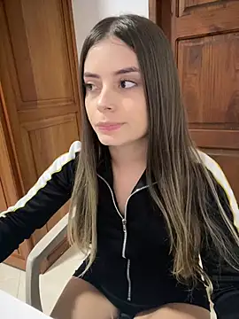 Snapshot of Miss_valeriaa chatting on 02-06-25, 11:04 Miss valeriaa online show from 02-06-25, 11:04