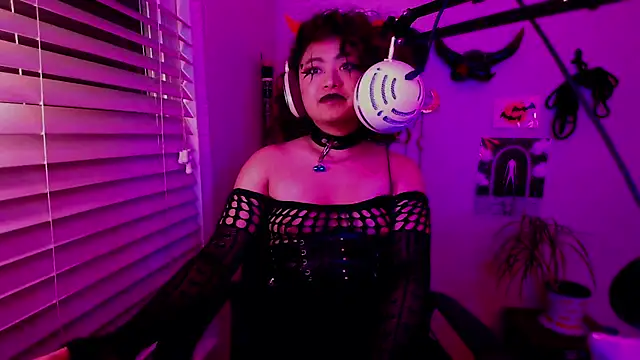 Snapshot of Azazelgains chatting on 12-17-25, 05:24 Azazelgains online show from 12-17-25, 05:24