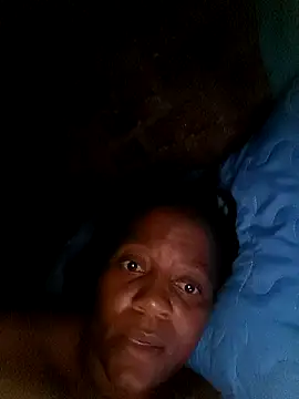 Snapshot of Galcraze chatting on 02-14-25, 01:23 Galcraze online show from 02-14-25, 01:23