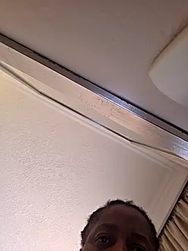 Snapshot of Galcraze chatting on 10-30-25, 11:22 Galcraze online show from 10-30-25, 11:22