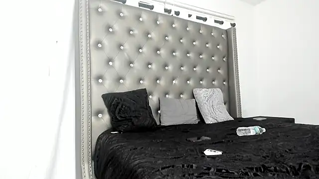 Snapshot of SashaMalone chatting on 01-09-25, 03:15 SashaMalone online show from 01-09-25, 03:15