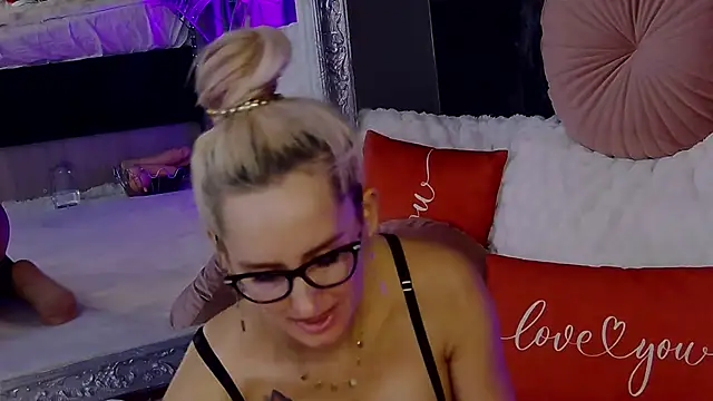 IsabelleEthan online show from 10-07-25, 01:14