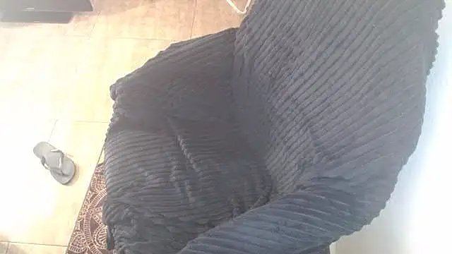 Snapshot of Lora-K chatting on 09-30-25, 10:20 Lora-K online show from 09-30-25, 10:20