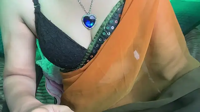 Snapshot of Queen_Angelena chatting on 06-11-26, 02:53 Queen Angelena online show from 06-11-26, 02:53