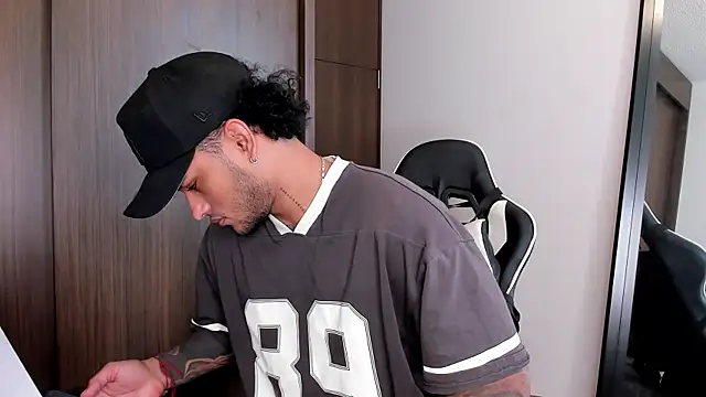 Alessandro Vanni online show from 01-09-25, 01:02