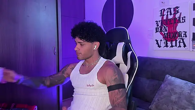 Alessandro Vanni online show from 04-15-26, 01:51