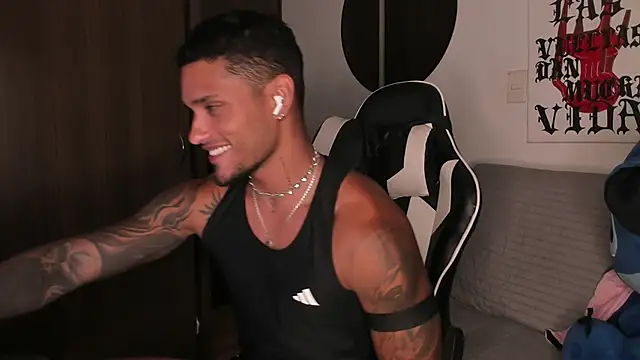 Snapshot of Alessandro_Vanni chatting on 06-10-26, 03:50 Alessandro Vanni online show from 06-10-26, 03:50