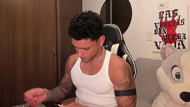 Snapshot of Alessandro_Vanni chatting on 07-03-26, 02:40 Alessandro Vanni online show from 07-03-26, 02:40