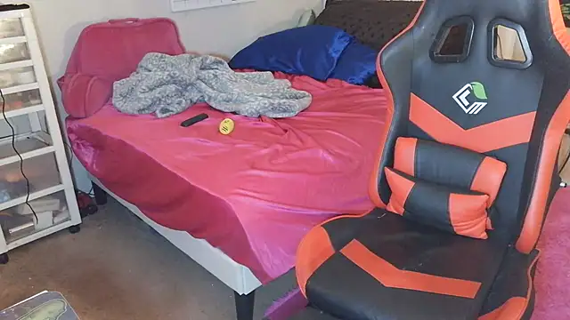 sugahfreeee online show from 12-16-25, 05:34