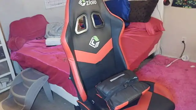 sugahfreeee online show from 12-18-25, 03:45