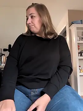 Snapshot of Canadian_BBW chatting on 10-24-25, 07:54 Canadian BBW online show from 10-24-25, 07:54