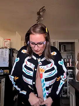 Snapshot of Canadian_BBW chatting on 10-30-25, 07:47 Canadian BBW online show from 10-30-25, 07:47