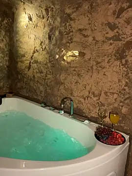 joanaelaa online show from 12-16-24, 05:22