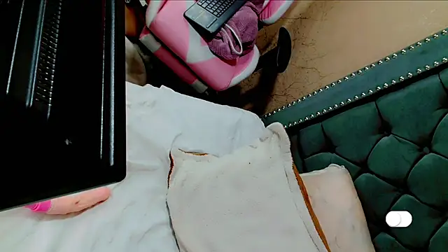 Imannejulienne online show from 12-24-24, 12:22