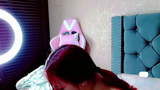 Imannejulienne online show from 01-14-25, 12:11