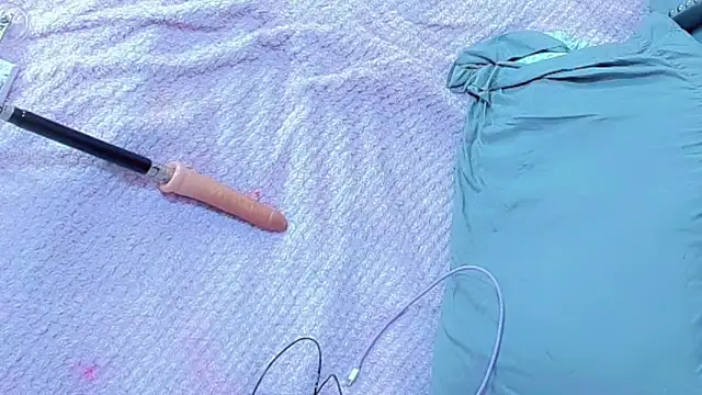 Imannejulienne online show from 04-01-26, 01:50