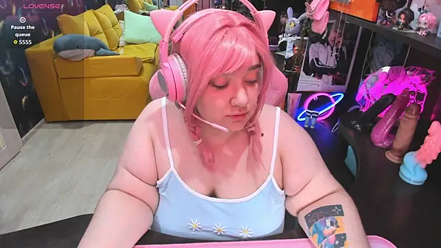 Softie Sofy online show from 05-18-26, 03:24