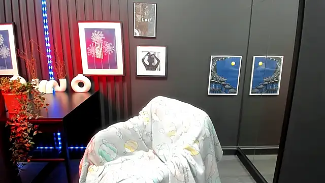 CarmenSoft online show from 12-19-25, 08:27