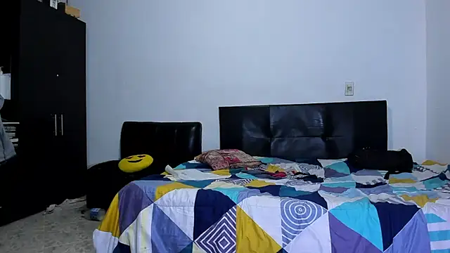 Snapshot of ares_sexxx chatting on 02-05-26, 02:33 ares sexxx online show from 02-05-26, 02:33