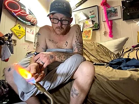 Snapshot of CLoSpunkmeyer69 chatting on 10-18-25, 08:59 CLoSpunkmeyer69 online show from 10-18-25, 08:59