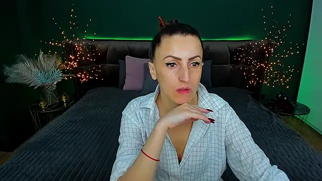 Rebecca Diamond online show from 03-12-25, 05:57