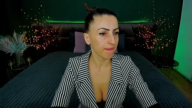 Rebecca Diamond online show from 03-18-25, 06:36