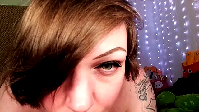 GamerGirlRoxyAndLee online show from 03-02-25, 04:07