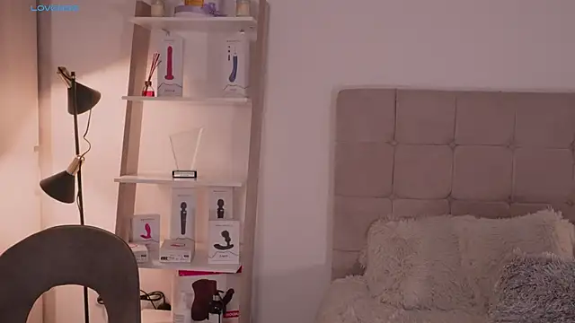 Snapshot of AbellaCroft chatting on 12-08-24, 01:36 AbellaCroft online show from 12-08-24, 01:36