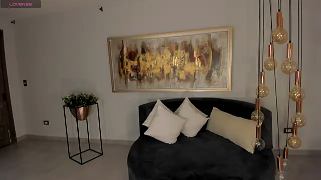 Snapshot of AbellaCroft chatting on 11-17-25, 01:06 AbellaCroft online show from 11-17-25, 01:06