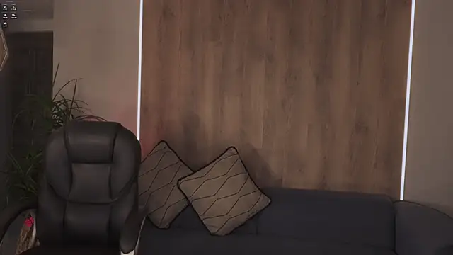 Snapshot of AbellaCroft chatting on 11-29-25, 01:25 AbellaCroft online show from 11-29-25, 01:25