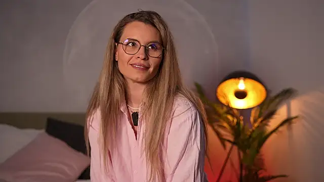 BrandyWhite online show from 04-21-26, 07:03