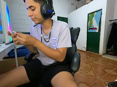 Max TheHorseDick online show from 04-16-26, 07:47