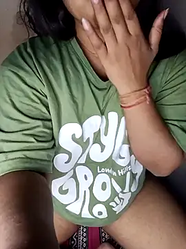 Snapshot of Sweet-Berry chatting on 02-06-25, 11:37 Sweet-Berry online show from 02-06-25, 11:37